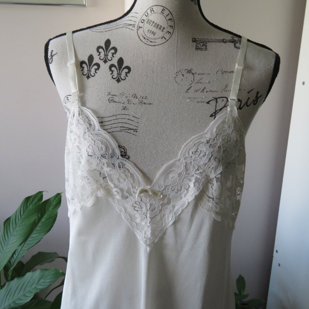 Vintage Off White/Cream Full Slip With Lace And Adjustable Straps, Size 38
